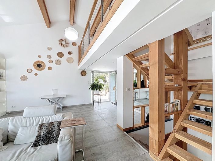 Image No.6-5 Bed House for sale