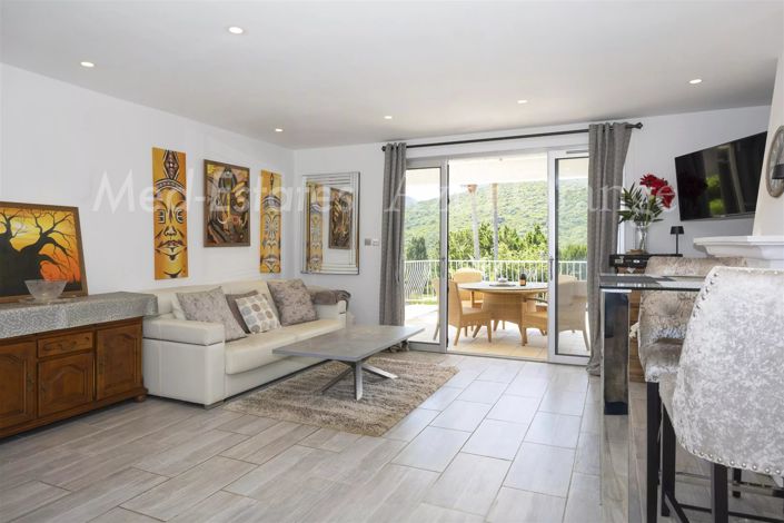 Image No.11-3 Bed House for sale