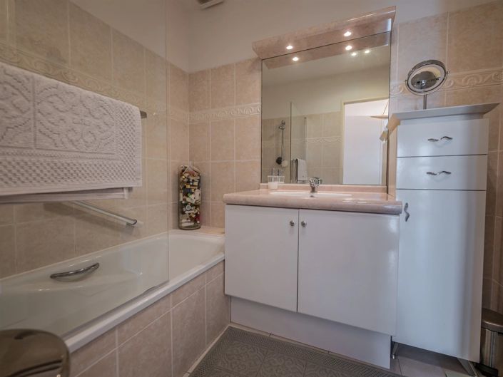Image No.8-3 Bed House for sale