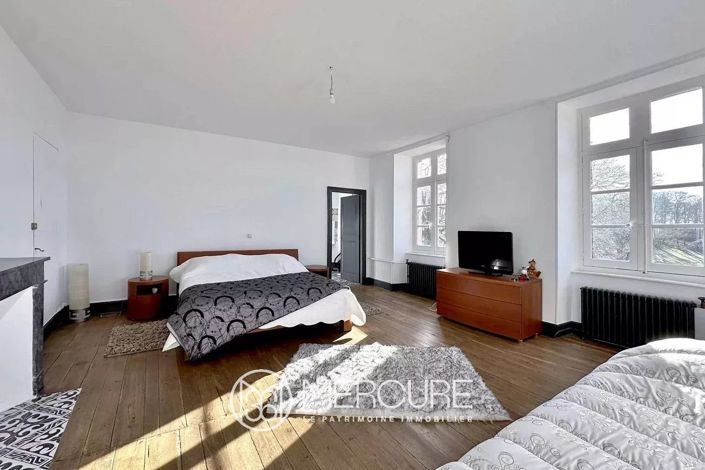 Image No.12-14 Bed Property for sale