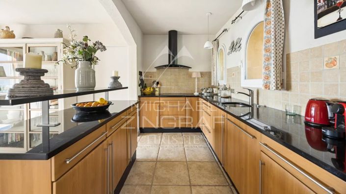 Image No.8-3 Bed House for sale