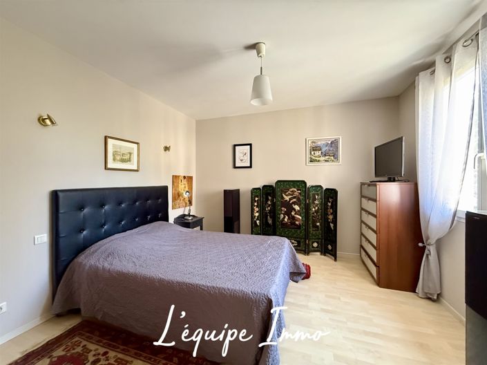 Image No.8-5 Bed House for sale