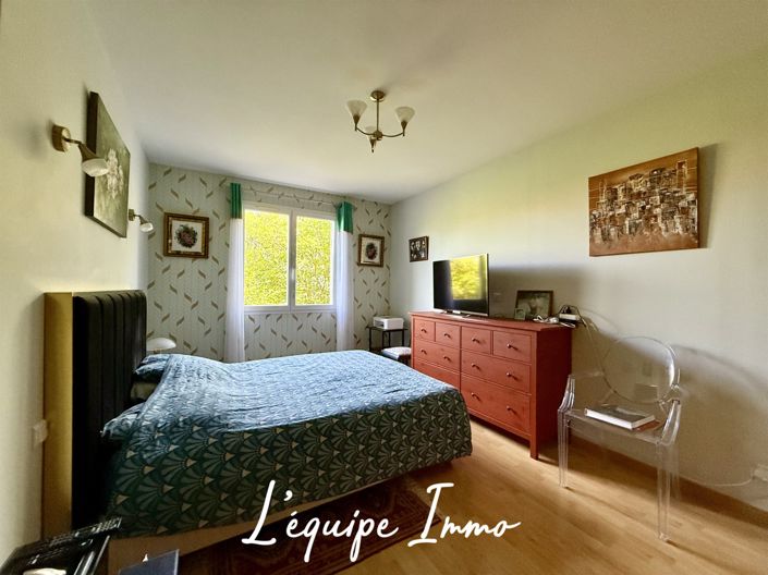 Image No.9-5 Bed House for sale