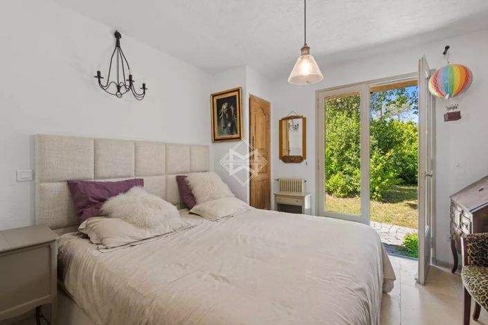 Image No.15-5 Bed House for sale
