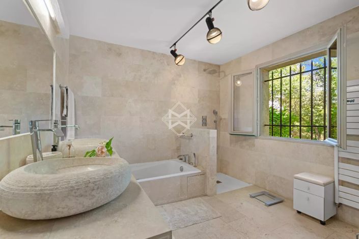 Image No.17-5 Bed House for sale