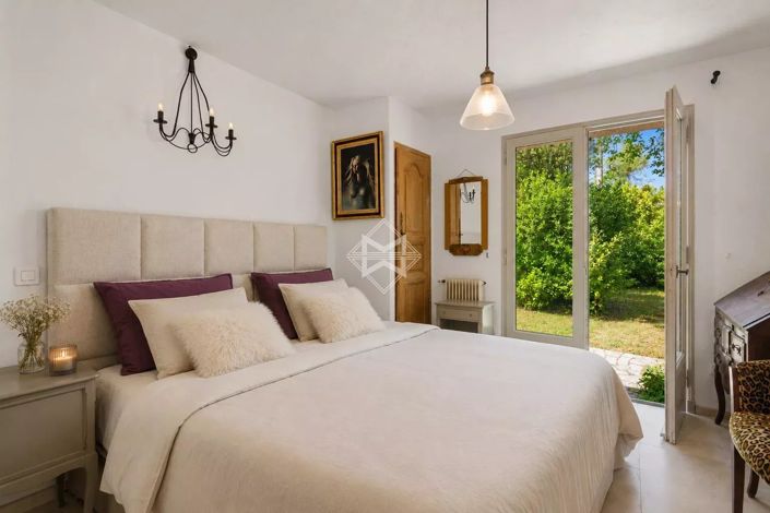 Image No.17-5 Bed House for sale