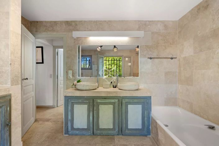 Image No.18-5 Bed House for sale
