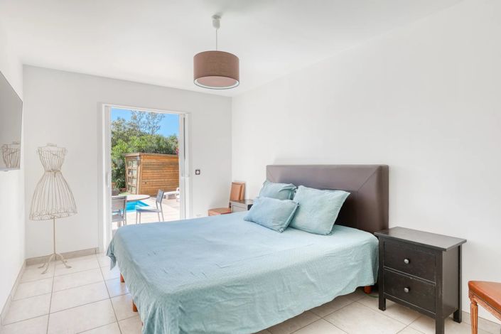Image No.8-3 Bed House for sale