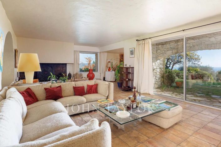 Image No.5-6 Bed House for sale