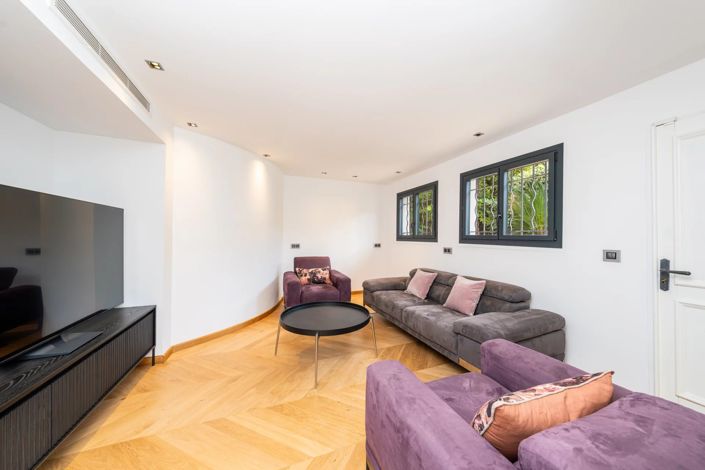 Image No.14-7 Bed House for sale