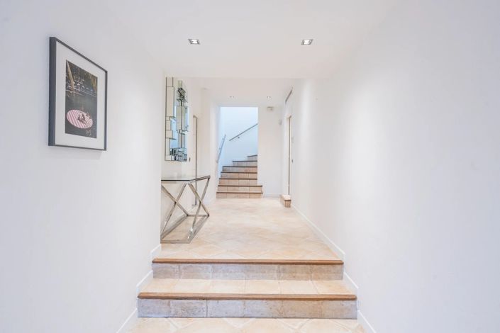 Image No.19-7 Bed House for sale