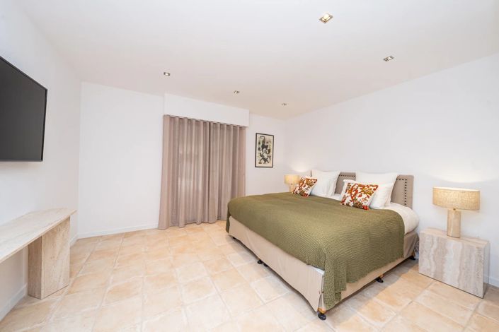Image No.20-7 Bed House for sale