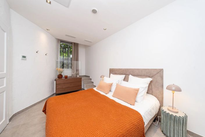 Image No.21-7 Bed House for sale