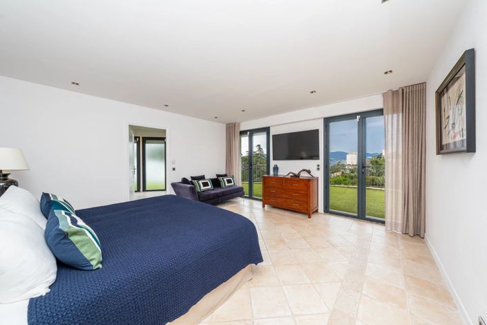 Image No.25-7 Bed House for sale