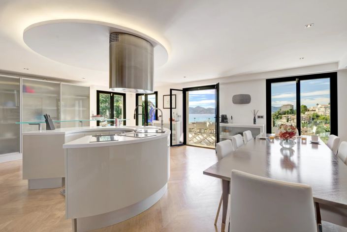 Image No.5-7 Bed House for sale
