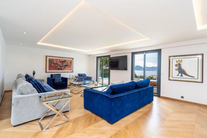 Image No.7-7 Bed House for sale