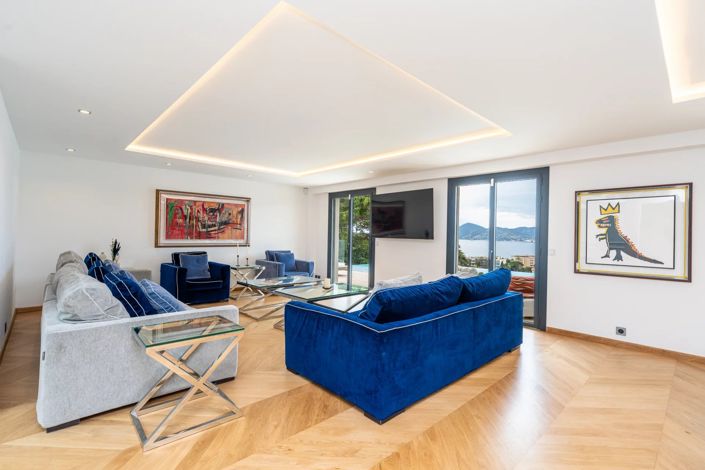 Image No.7-7 Bed House for sale