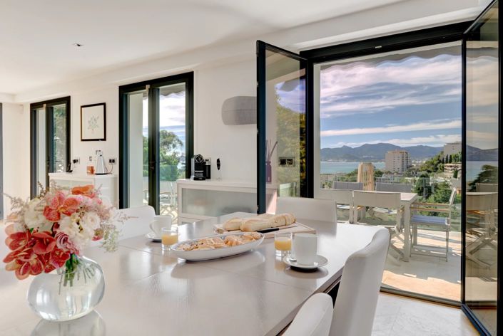 Image No.8-7 Bed House for sale
