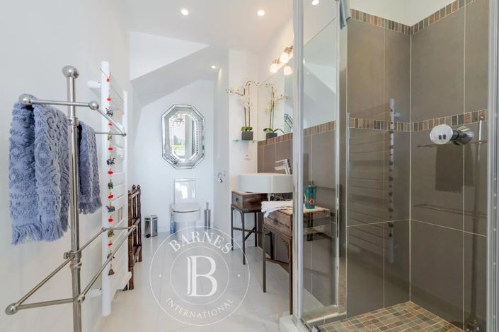 Image No.18-5 Bed House for sale