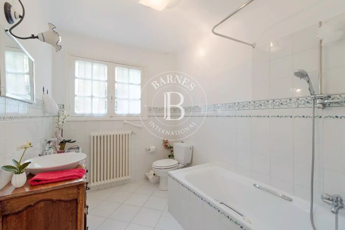 Image No.19-5 Bed House for sale