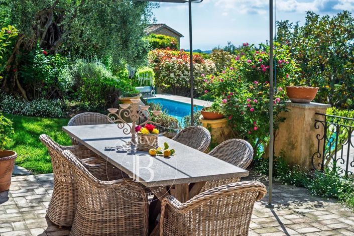 Image No.6-5 Bed House for sale