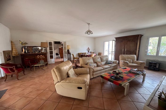 Image No.3-5 Bed House for sale