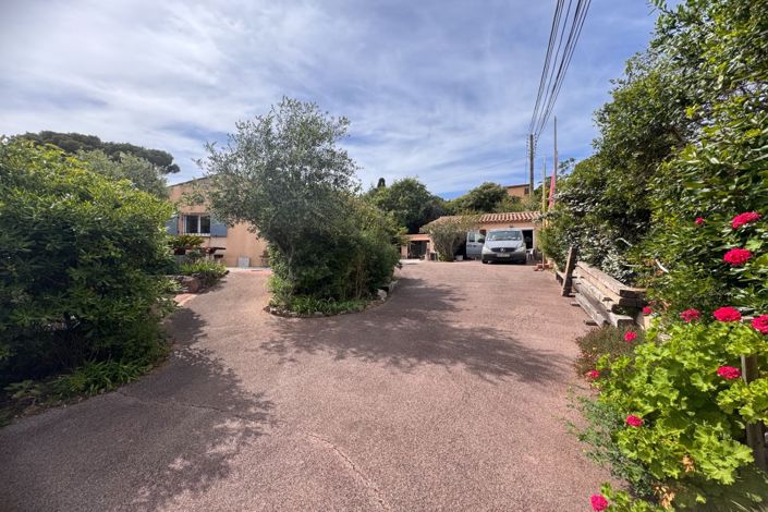 Image No.8-5 Bed House for sale