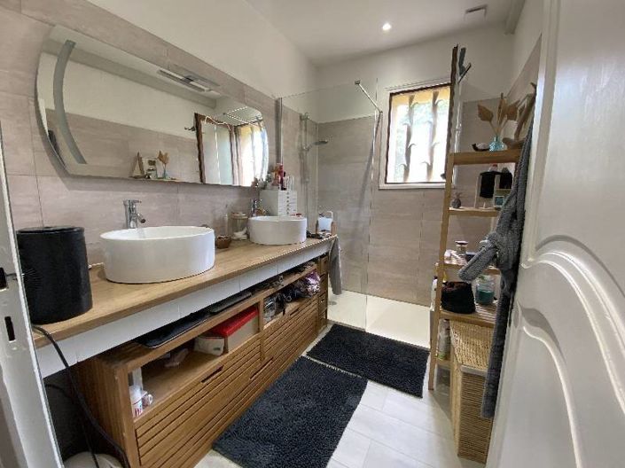 Image No.8-2 Bed House for sale