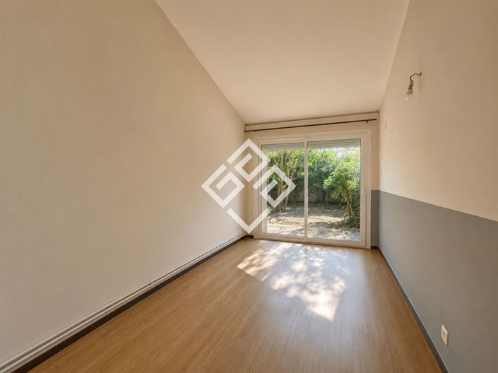 Image No.10-3 Bed House for sale