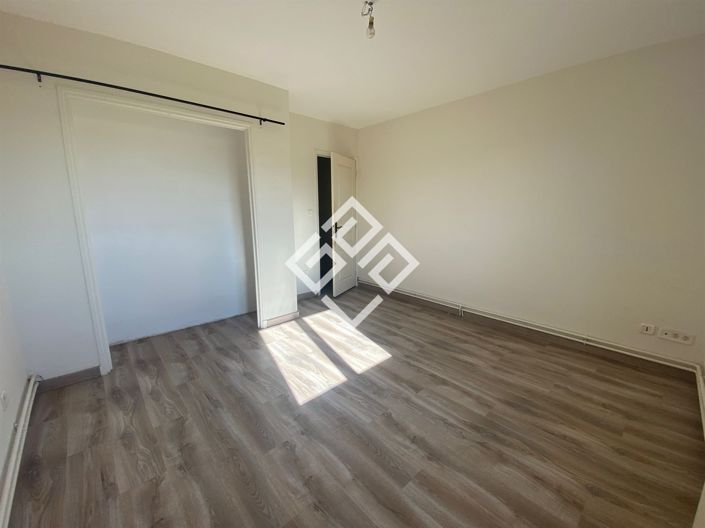 Image No.11-3 Bed House for sale