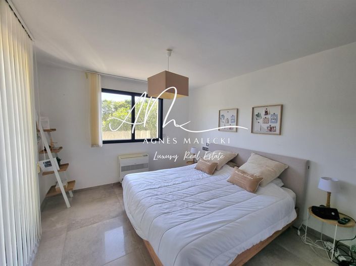 Image No.6-5 Bed House for sale