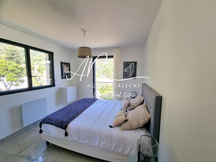 Image No.7-5 Bed House for sale