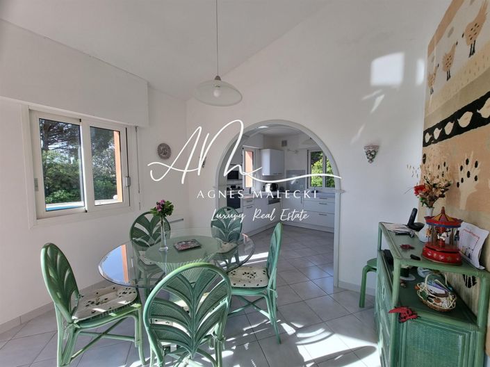 Image No.8-3 Bed House for sale