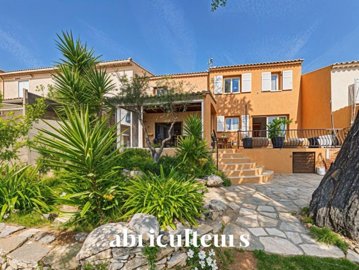 1 - Cassis, House