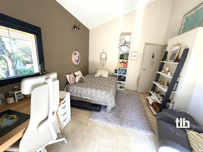Image No.20-5 Bed House for sale