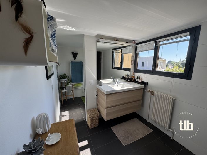 Image No.24-5 Bed House for sale