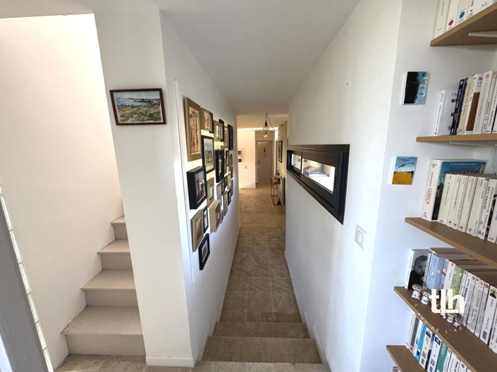 Image No.26-5 Bed House for sale