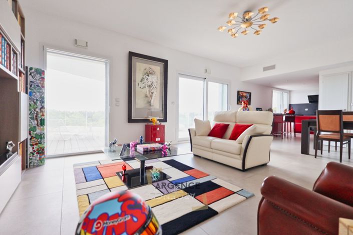 Image No.8-2 Bed Apartment for sale