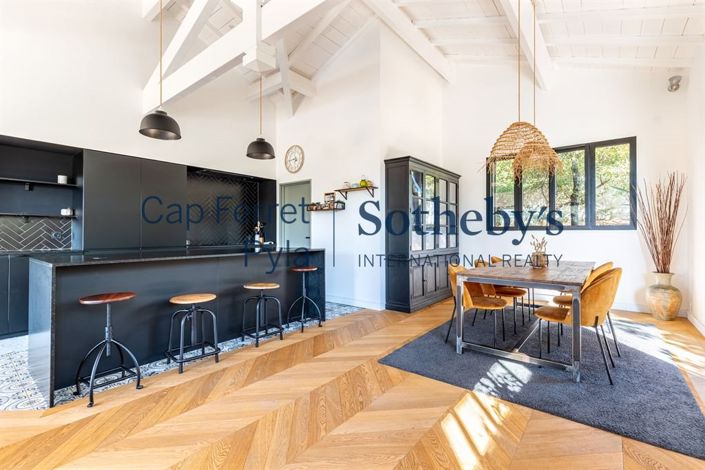 Image No.8-4 Bed House for sale