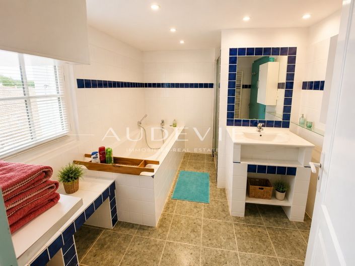 Image No.11-3 Bed House for sale