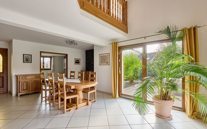 Image No.10-5 Bed House for sale