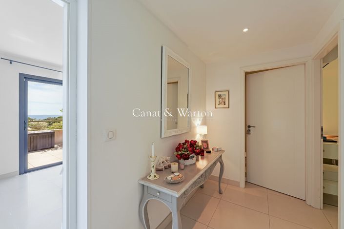 Image No.10-3 Bed Apartment for sale