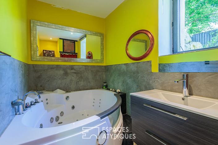 Image No.17-2 Bed Property for sale