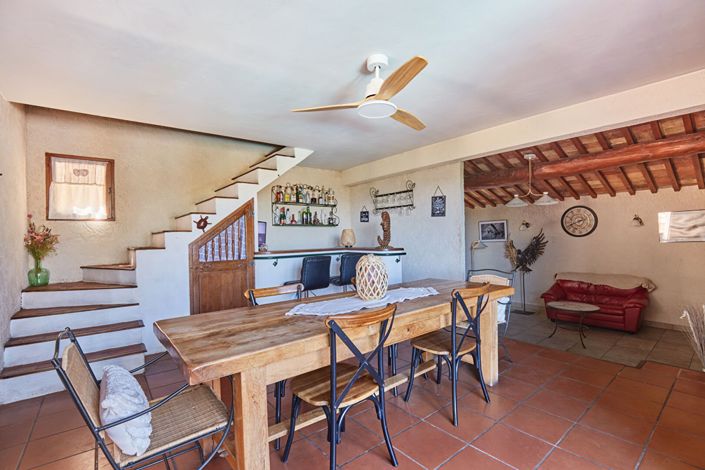 Image No.2-4 Bed House for sale