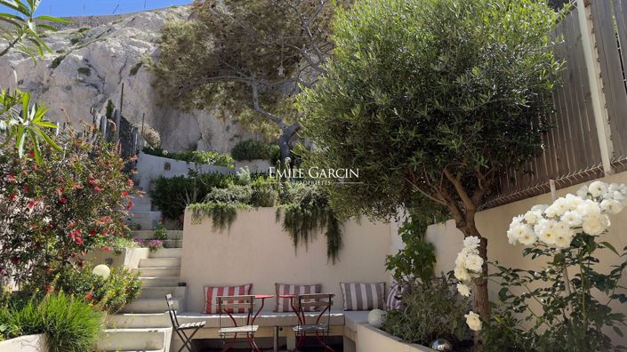 Image No.5-2 Bed House for sale