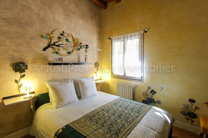 Image No.10-8 Bed Property for sale