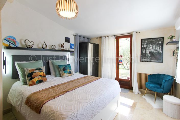Image No.16-8 Bed Property for sale