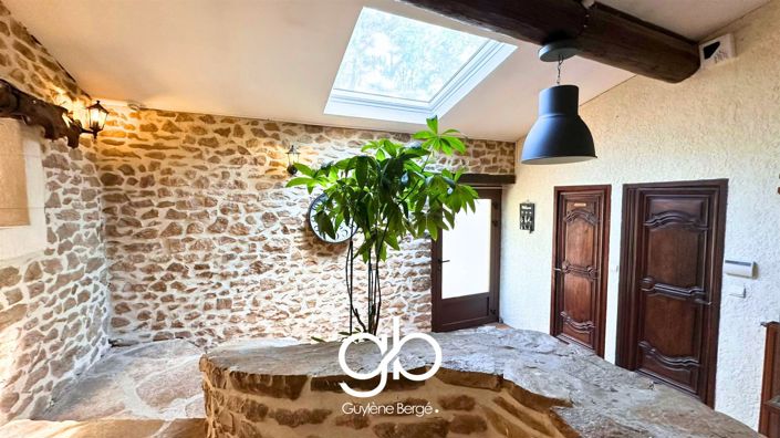 Image No.8-6 Bed House for sale