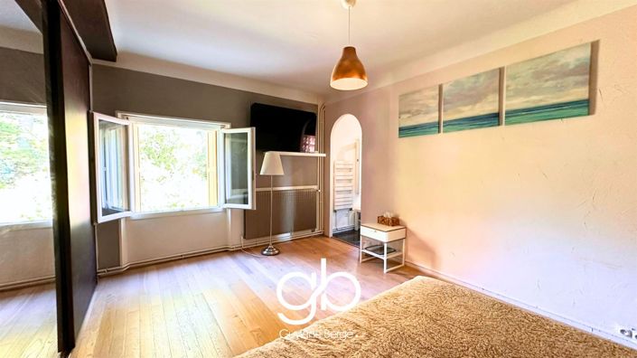 Image No.9-6 Bed House for sale
