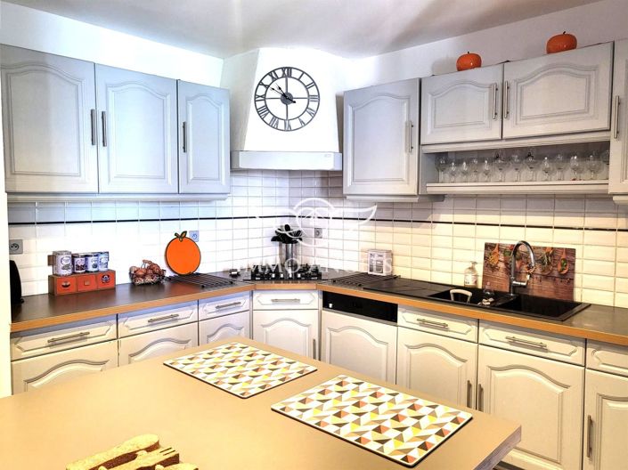 Image No.9-3 Bed House for sale